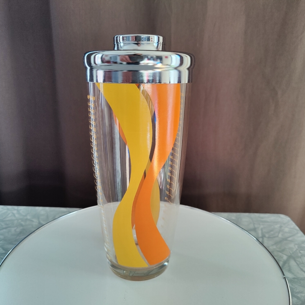 Irvinware | Vintage 70s 🧡💛 | Cocktail Shaker with Silver Lid